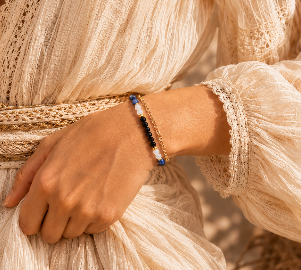 Bracelet doré – Lapis Lazuli, Spinelle noire & Cristal de roche